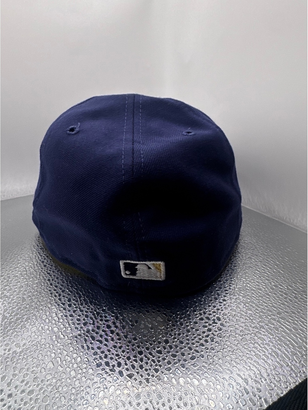 Vintage New Era Milwaukee Brewers 59FIFTY 7 3/8 (0211) - Picture 2 of 5